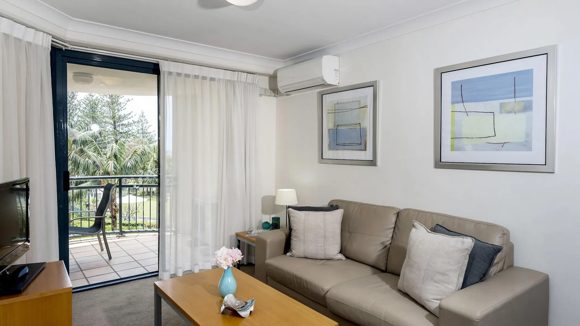 Oaks Gold Coast Calypso Plaza Suites 4*,  Austrália